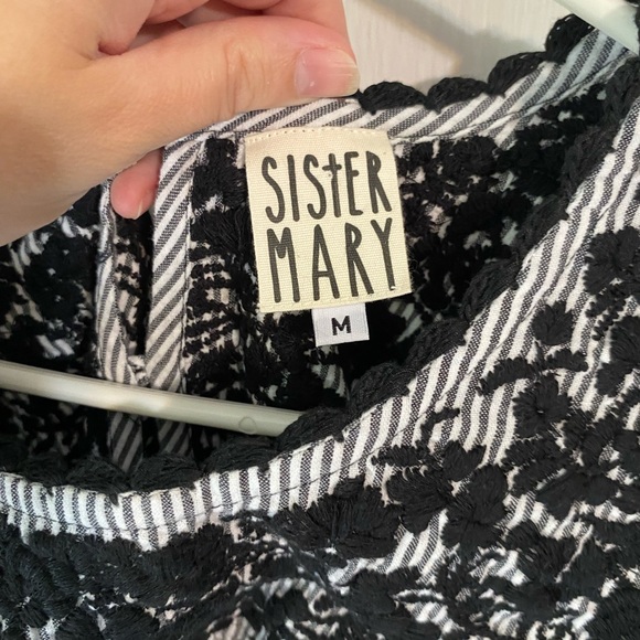 Sister Mary embroidered dress - Picture 5 of 6